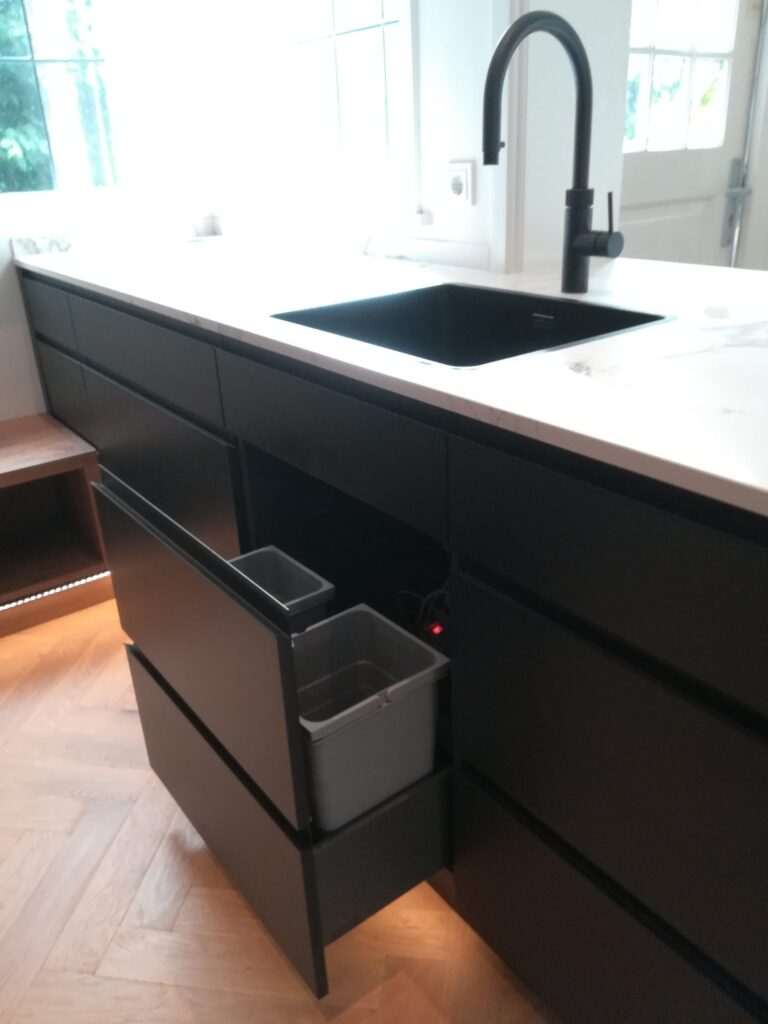 project 30.7 gespoten keuken