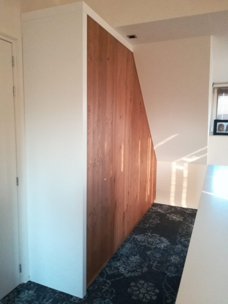 project 32.2 Schuine eiken houten linnenkasten