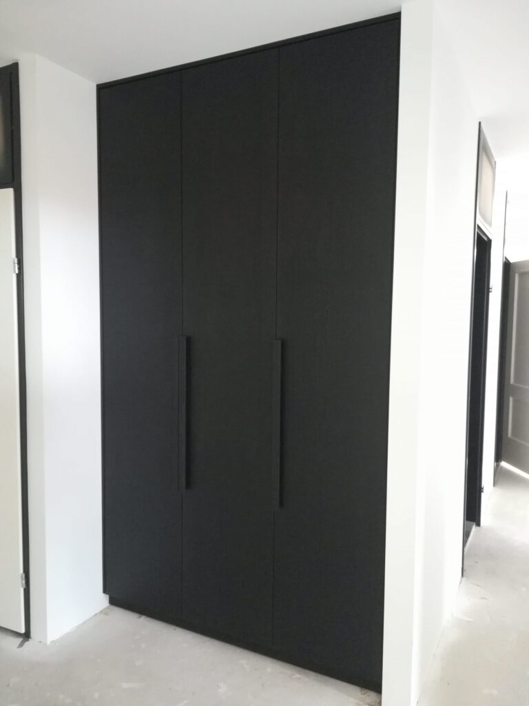 project 37.1_Eiken gefineerde linnenkast