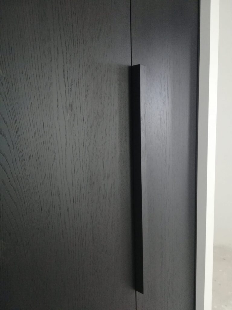 project 37.3_Eiken gefineerde linnenkast