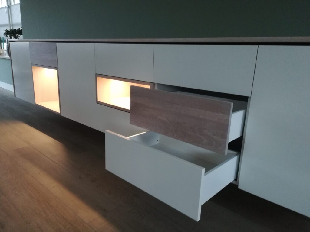 project 45.2_Hangdressoir