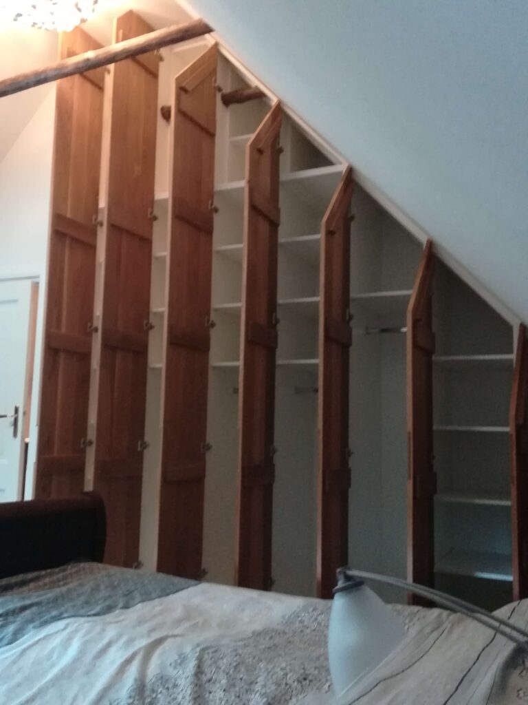 project 47.3_Massief eiken houten schuine linnenkast