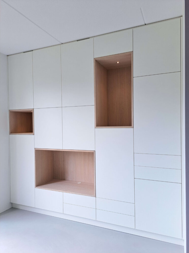 project_21.1_Gemelamineerde inbouw kastenwand